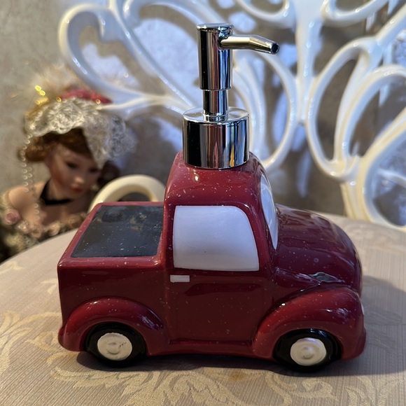 NWT SOAP DISPENSER - Picture 3 of 5